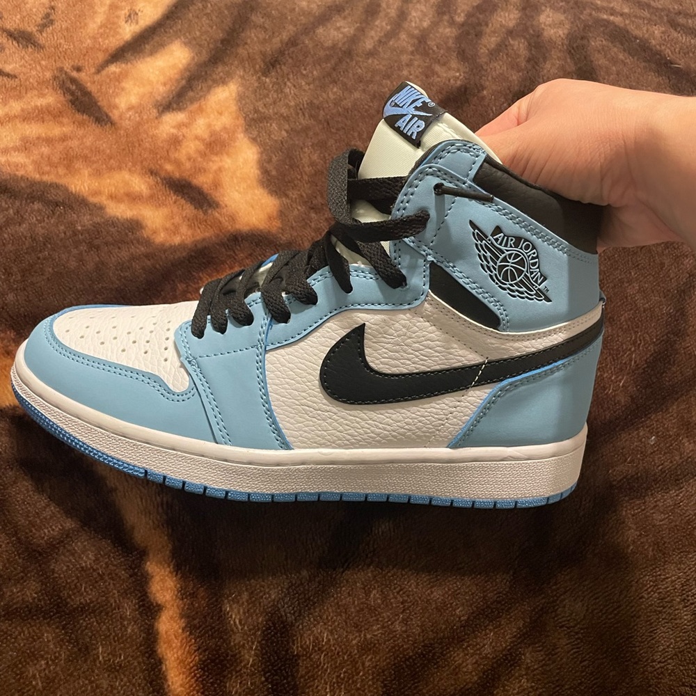 Air Jordans 1 University Blues Retro High shoes